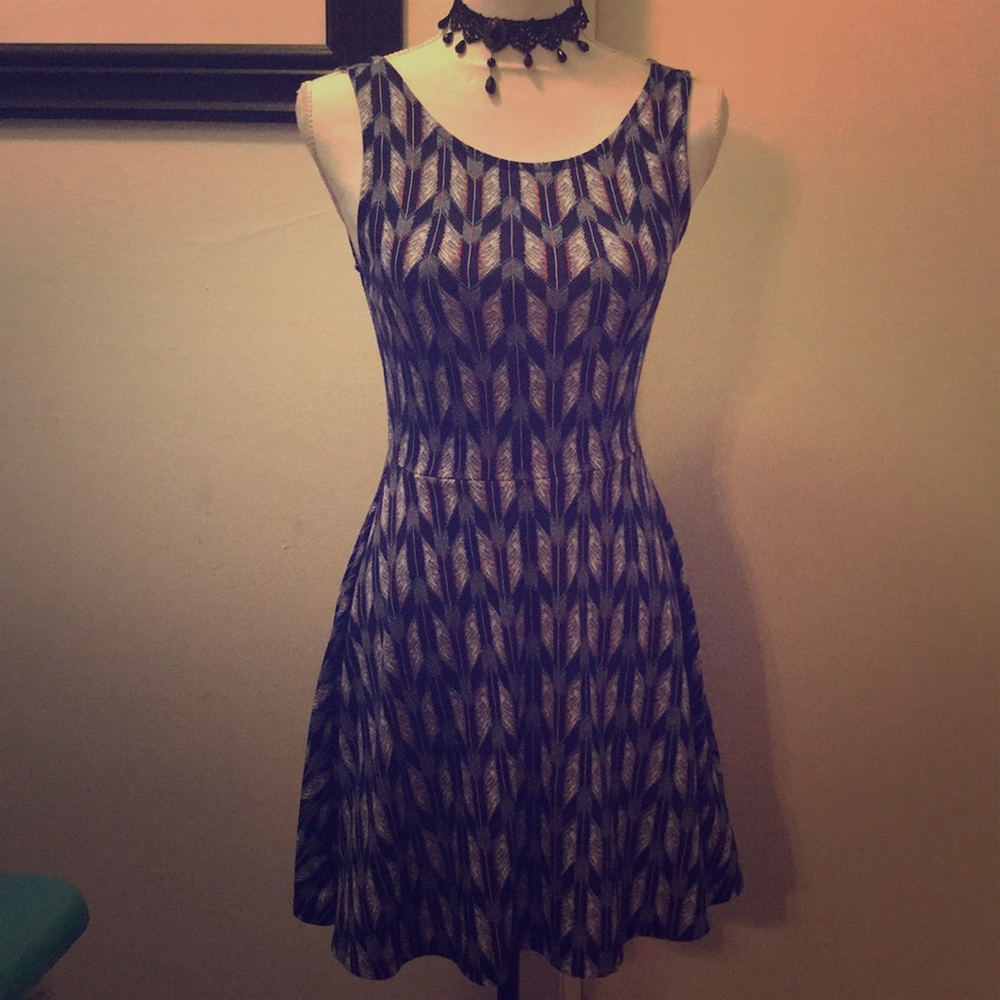 Cute sleeveless form fitting & flair dress‎ size 8